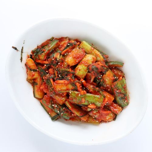 청우 진짜 맛있는 100% 국내산 오이김치 800g의 썸네일